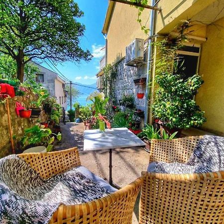 Apartment On The Shore Of The Bay Of Kotor With Free Wi-Fi Екстериор снимка