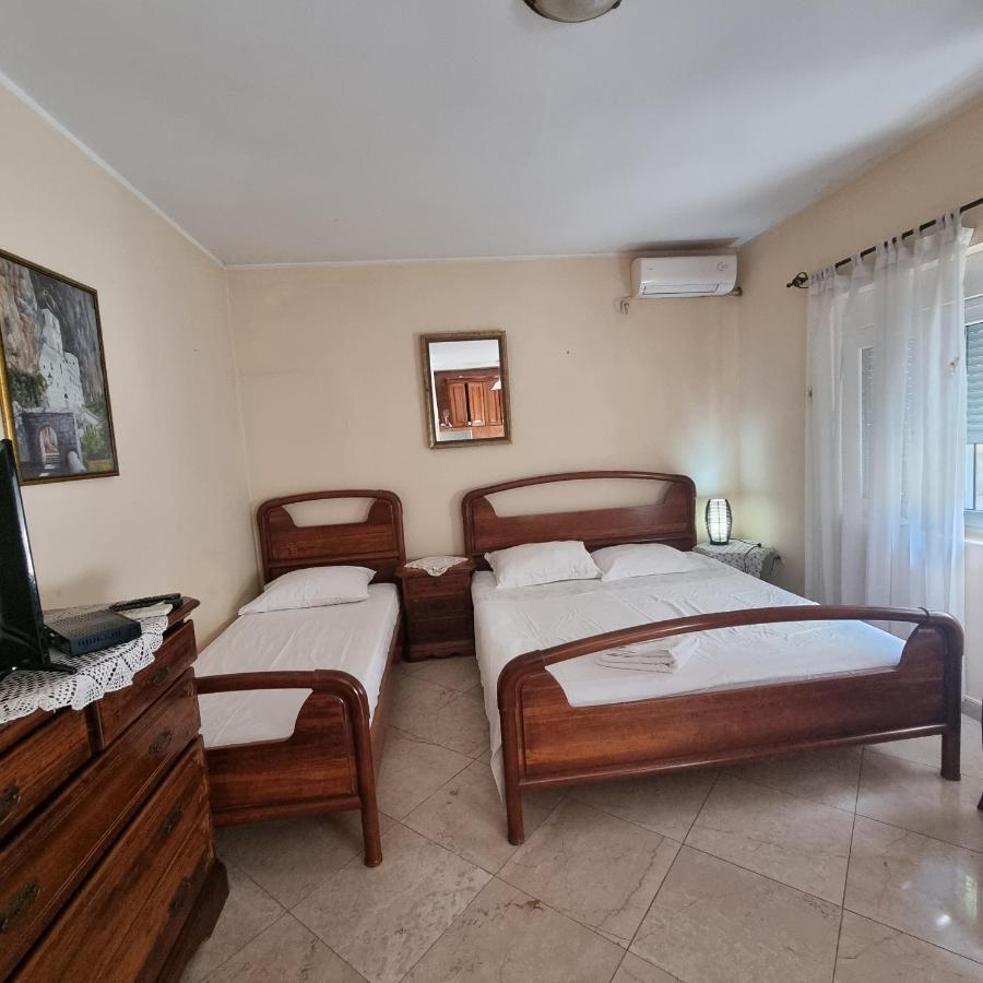 Apartment On The Shore Of The Bay Of Kotor With Free Wi-Fi Екстериор снимка