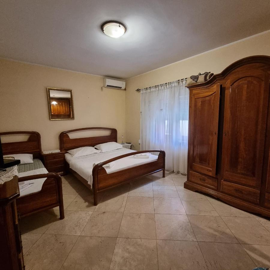 Apartment On The Shore Of The Bay Of Kotor With Free Wi-Fi Екстериор снимка